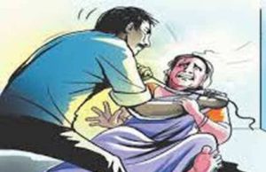 शेतजमिनीच्याा वादातून वयोवृध्द महिलेस अमानुष मारहाण